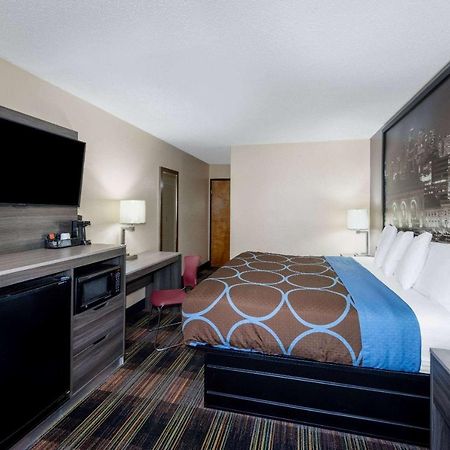 Super 8 By Wyndham Kansas City At Barry Road/Airport Екстер'єр фото