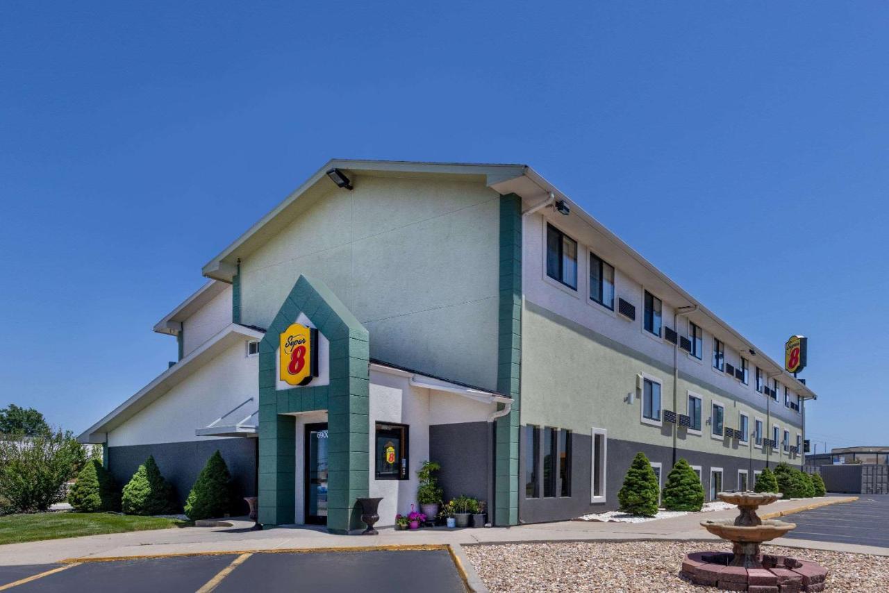 Super 8 By Wyndham Kansas City At Barry Road/Airport Екстер'єр фото