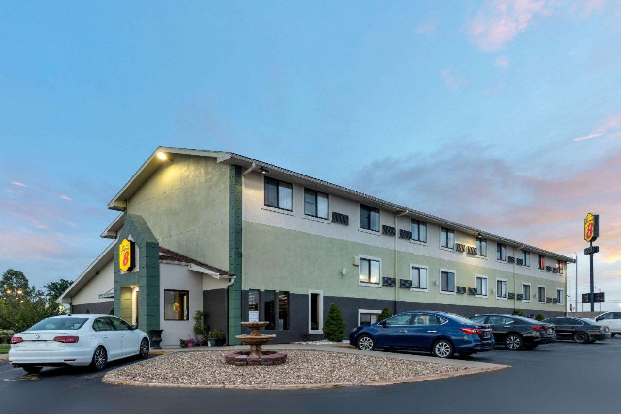 Super 8 By Wyndham Kansas City At Barry Road/Airport Екстер'єр фото