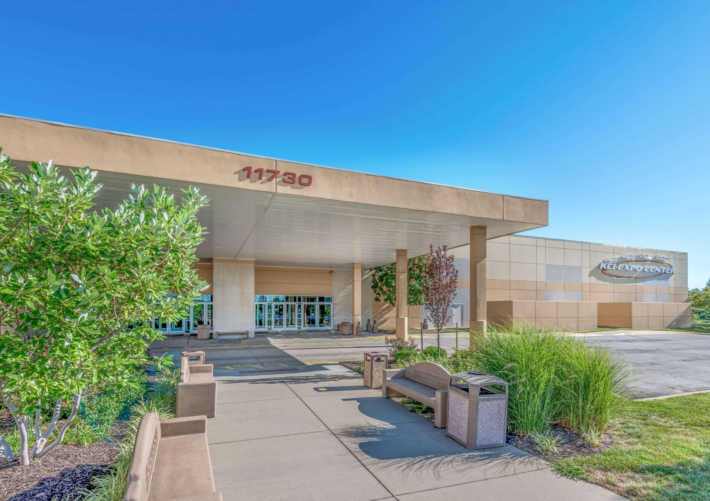 Super 8 By Wyndham Kansas City At Barry Road/Airport Екстер'єр фото