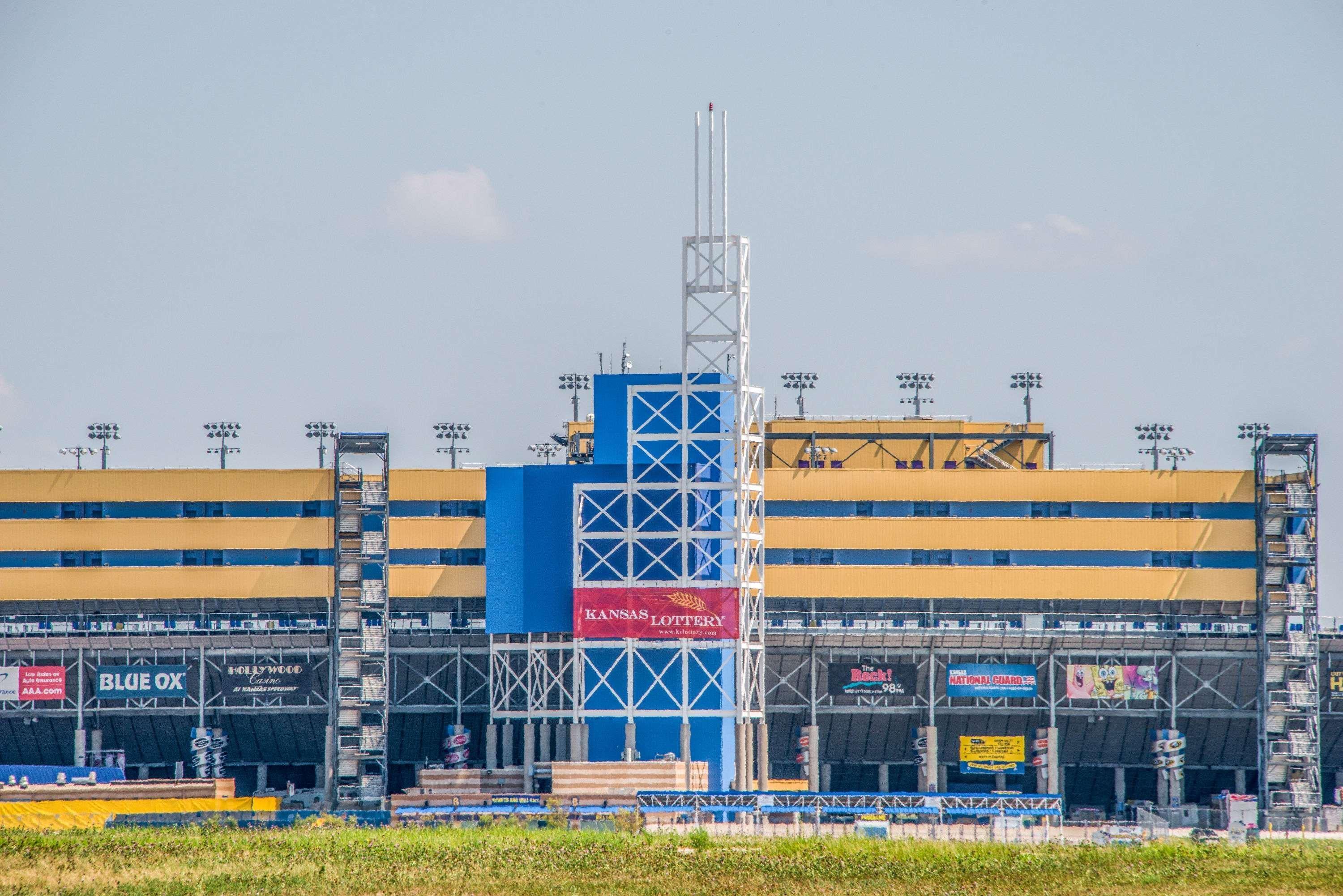 Super 8 By Wyndham Kansas City At Barry Road/Airport Екстер'єр фото