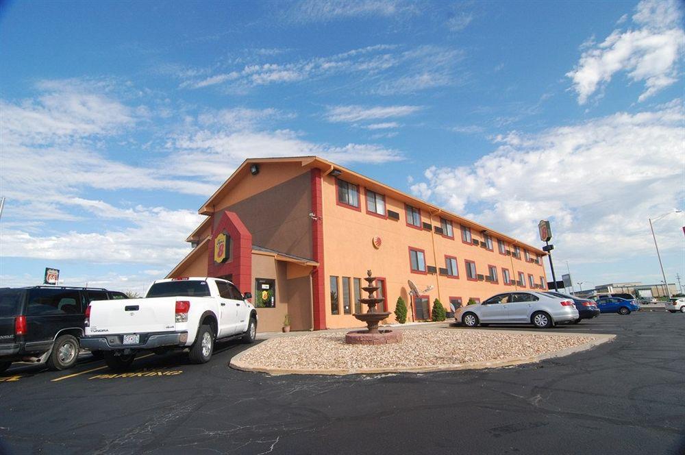 Super 8 By Wyndham Kansas City At Barry Road/Airport Екстер'єр фото